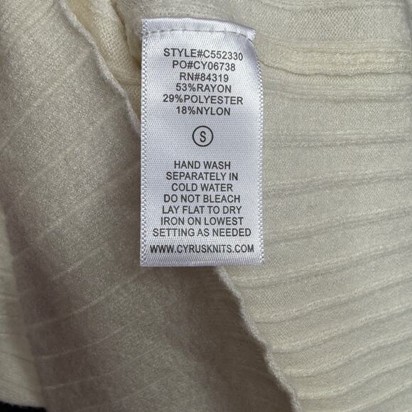Cyrus Knits Ribbed White Half Sleeve Sweater Top Small Silver Toggle Detail - Picture 8 of 8